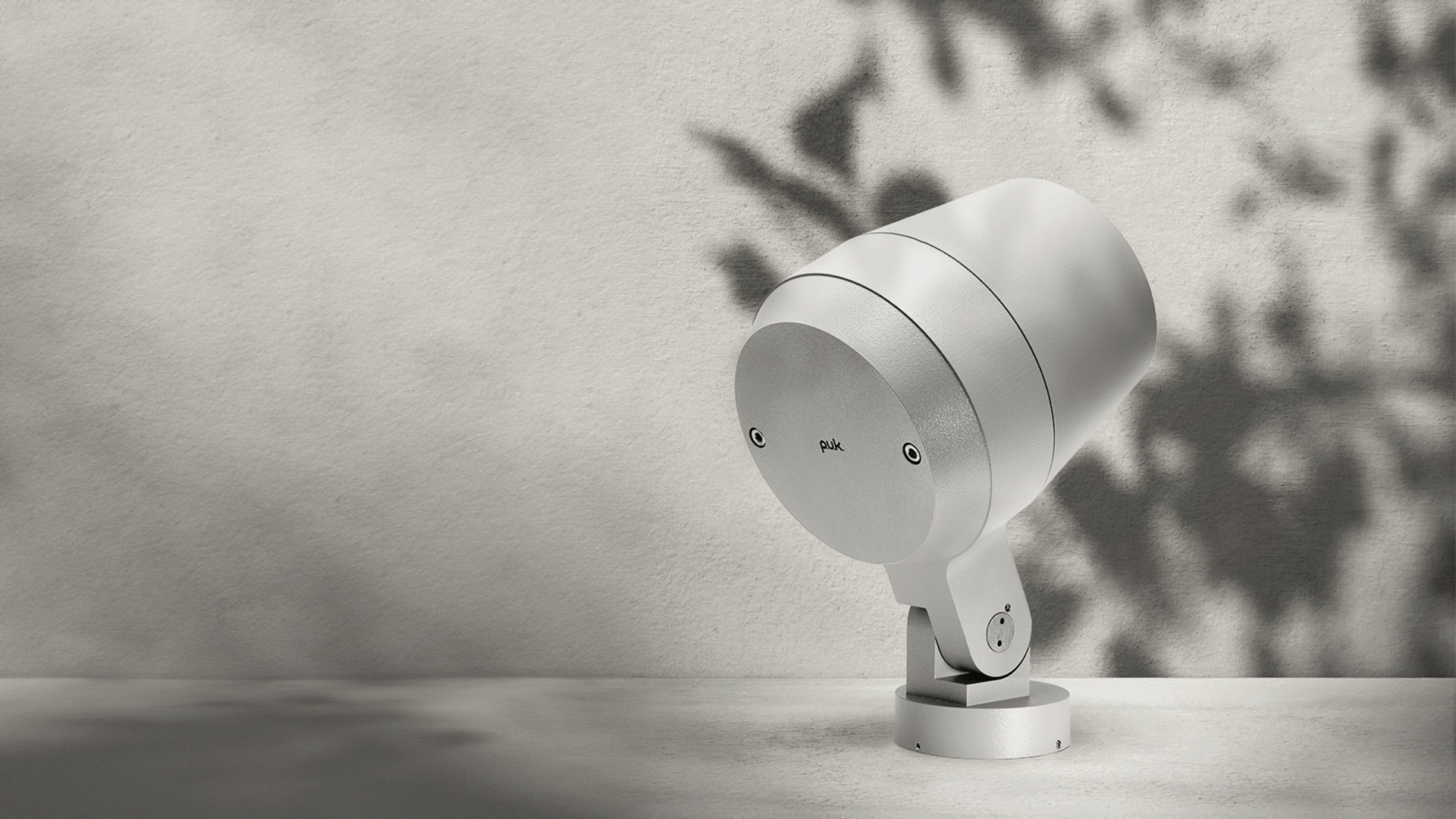 Unwavering solidity: a dialogue between matter and light